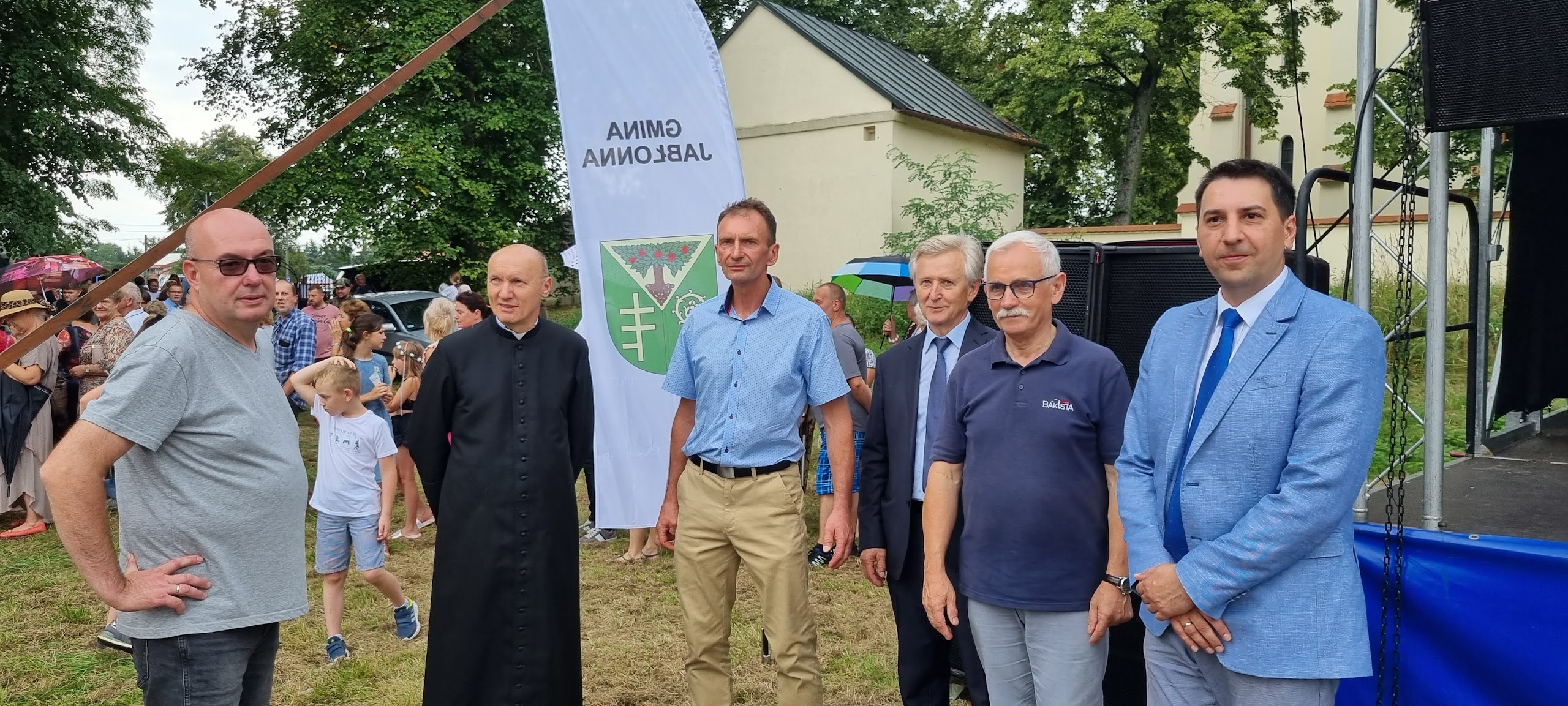 Wójt, sołtysi, radni oraz ksiądz proboszcz podczas pikniku Wójt, sołtysi, radni oraz ksiądz proboszcz podczas pikniku