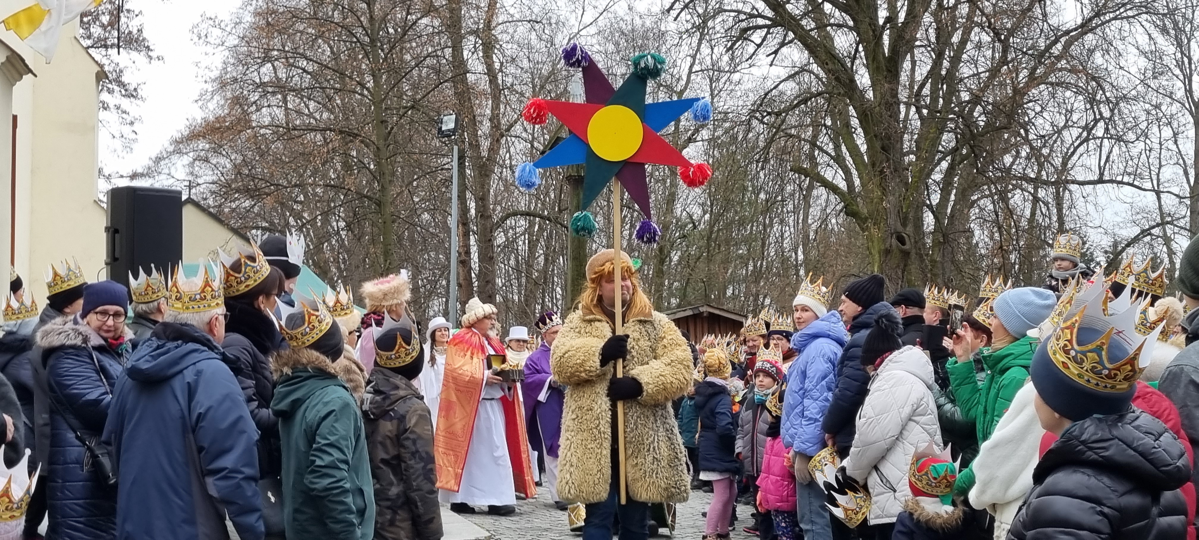 Orszak Trzech Króli na czele z Gwiazdorem Orszak Trzech Króli na czele z Gwiazdorem